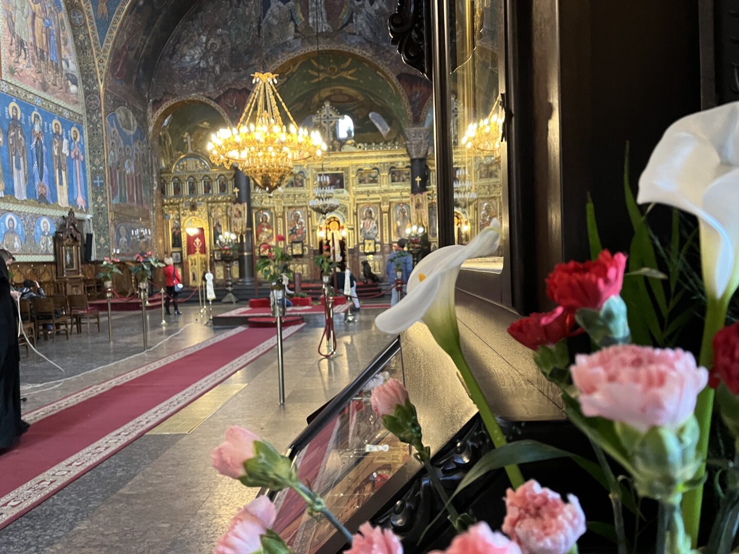 Nella Cattedrale di Santa Domenica a Sofia si preparano a celebrare la Pasqua ortodossa